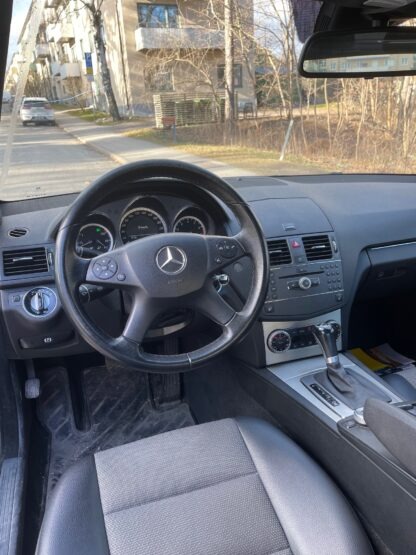 Mercedes C180 5-G Aut 2010 W204 - Bild 3
