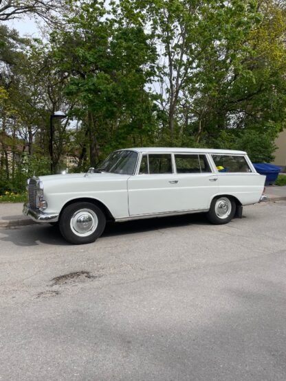 Mercedes 230 UNIVERSAL 1967 W110